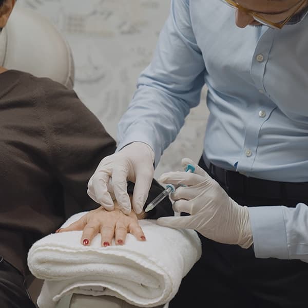 skin-regeneration-hand-injection